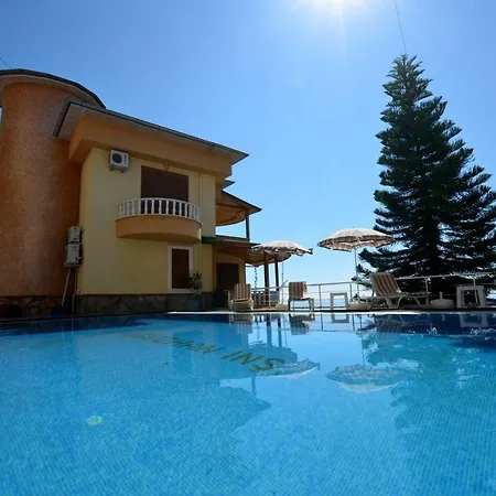 Lux Bektas 4 *