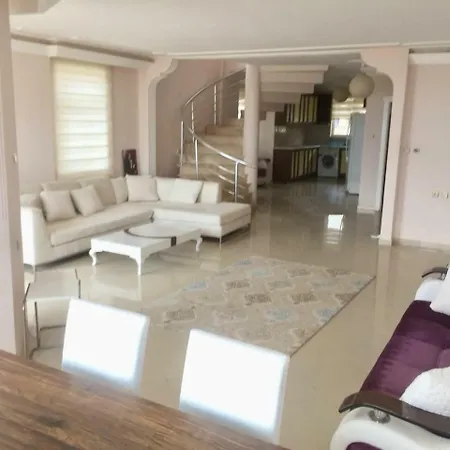 Vila Lux Bektas 4 *